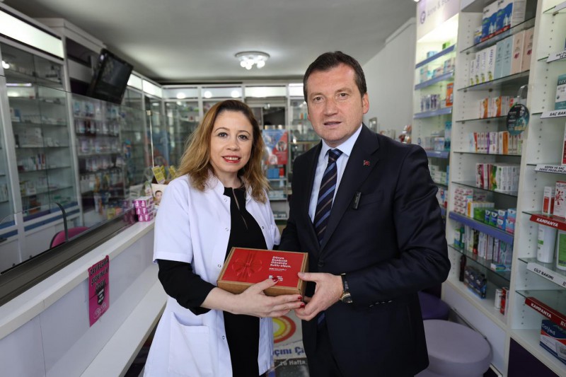 Silivri Belediye Başkanı Bora Balcıoğlu, Dünya Eczacılık Günü'nde Eczacıları Ziyaret Etti